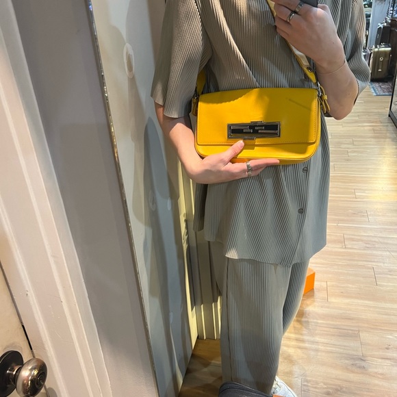 💛SOLD💛Fendi Pochette - Picture 10 of 12